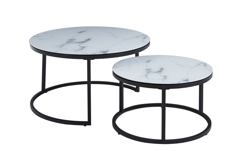 Twee ronde salontafels met wit marmeren blad en zwart metalen frame, verkrijgbaar bij Belga Meubel Brugge