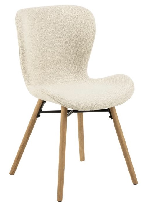 Comfortabele beige eetkamerstoel met houten poten, verkrijgbaar bij Belga Meubel Brugge