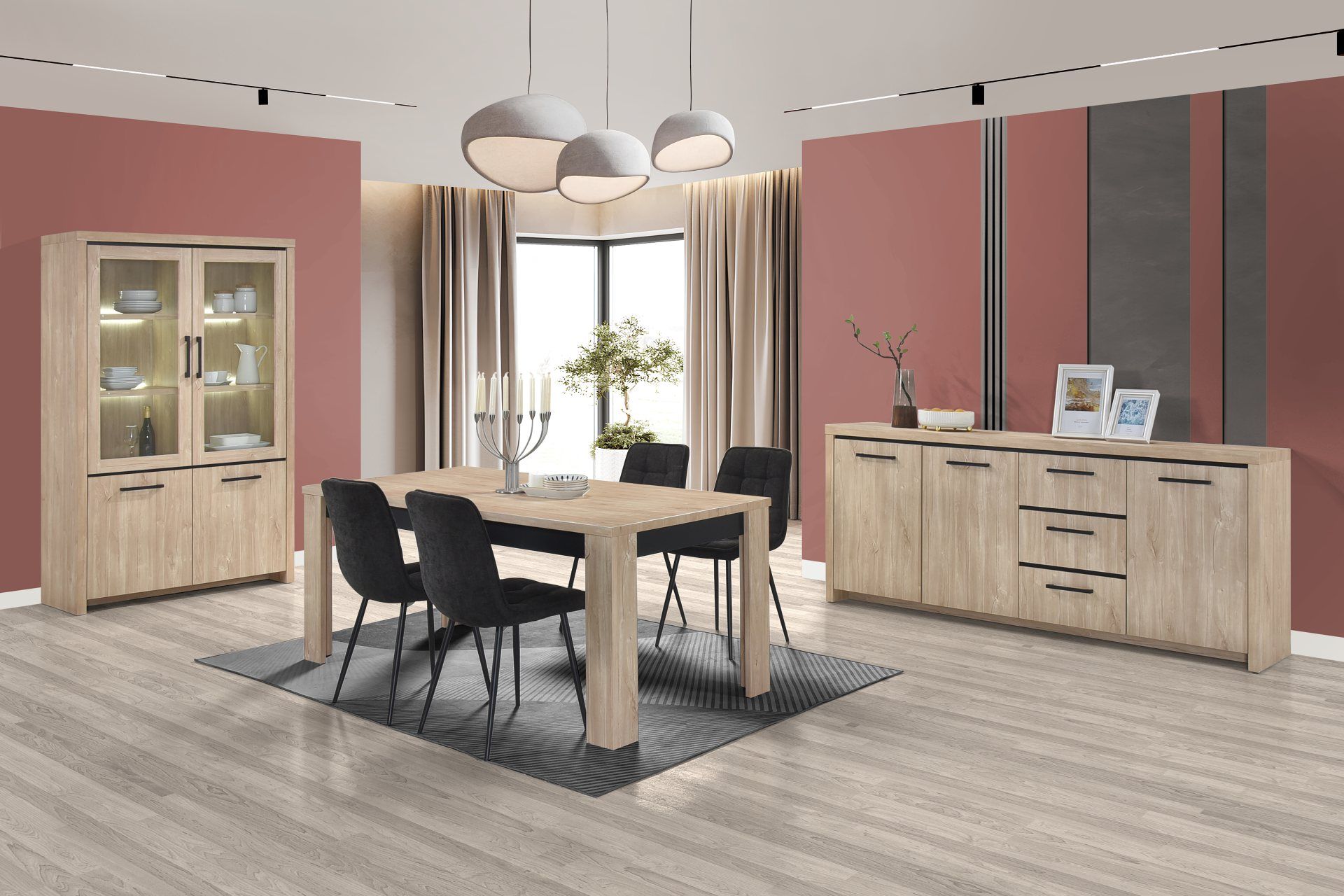 eetkamer met licht houten tafel, zwarte stoelen, vitrinekast en dressoir in moderne stijl bij Belga Meubel Brugge
