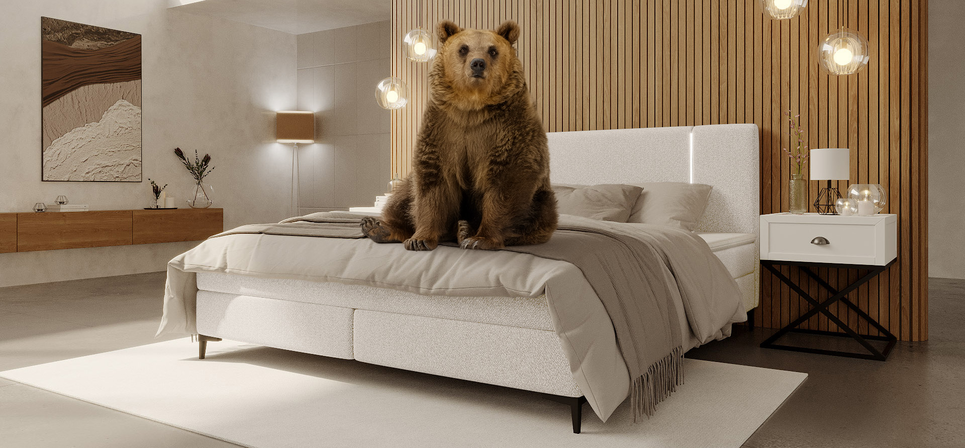 Grizzlybeer zittend op een stijlvol wit bed in een modern slaapkamerinterieur met houten accenten