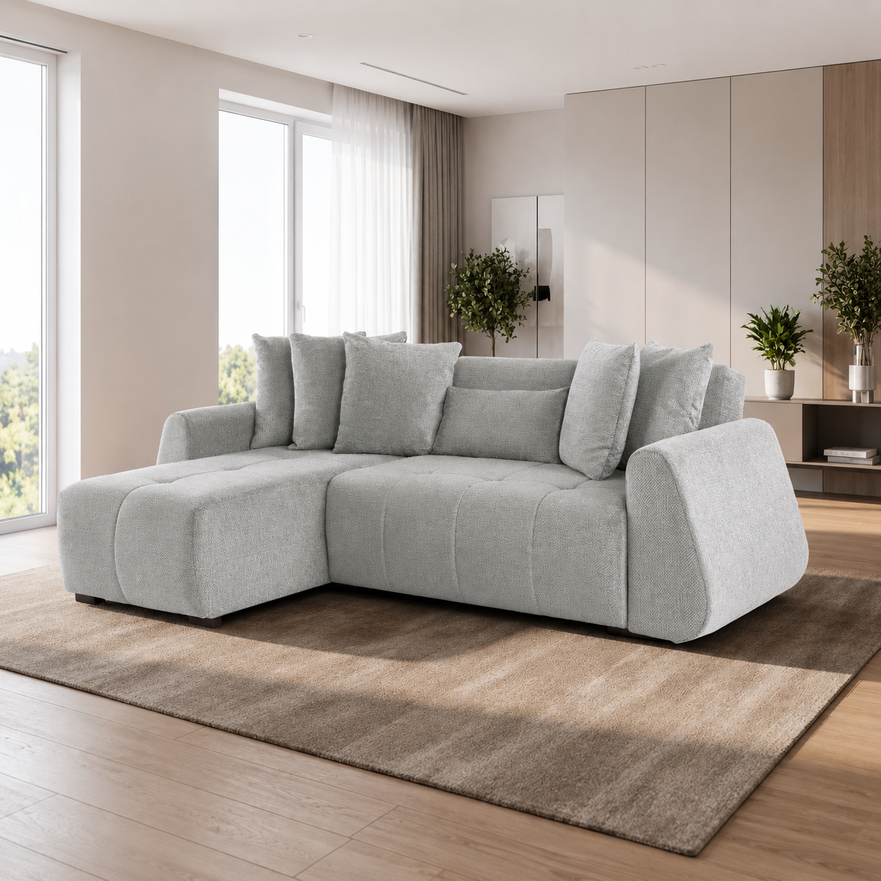 MEGA CORNER hoeksalon in lichtgrijze stof in een modern woonkamerinterieur met zachte neutrale tinten.